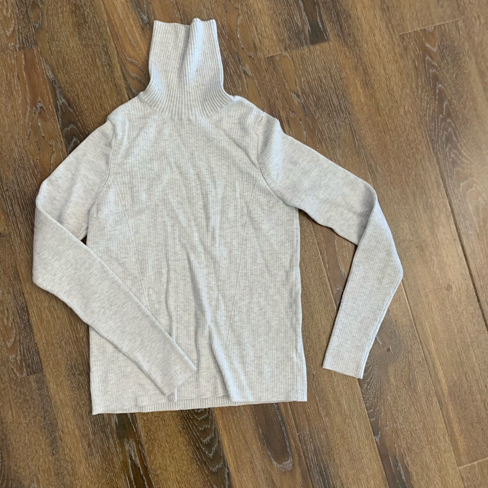 NWOT - turtleneck Small